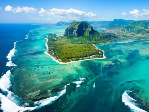 冷知識百科-綠果先生-世界上最大的瀑布是在海底？