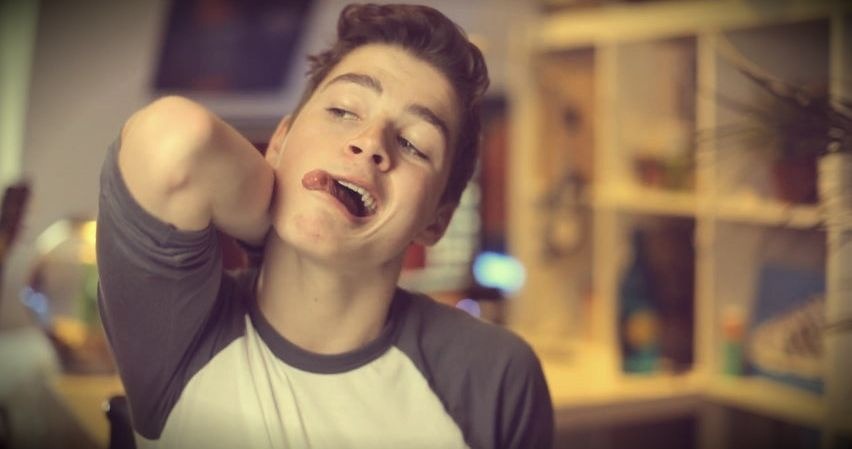 冷知識大全-綠果先生-幾乎沒人可以舔到自己的手肘