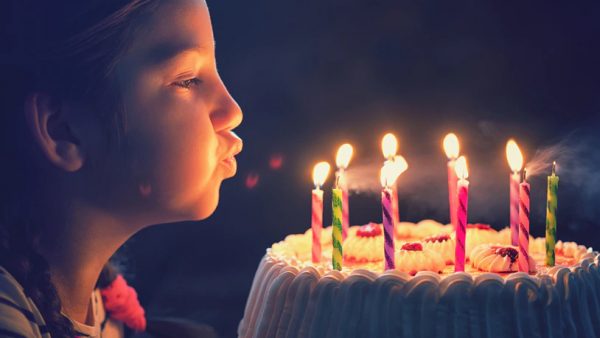 過生日為何要吹蠟燭? | 綠果 GREENCONUT | birthdaycandle0201 冷知識百科-綠果先生-過生日為何要吹蠟燭?