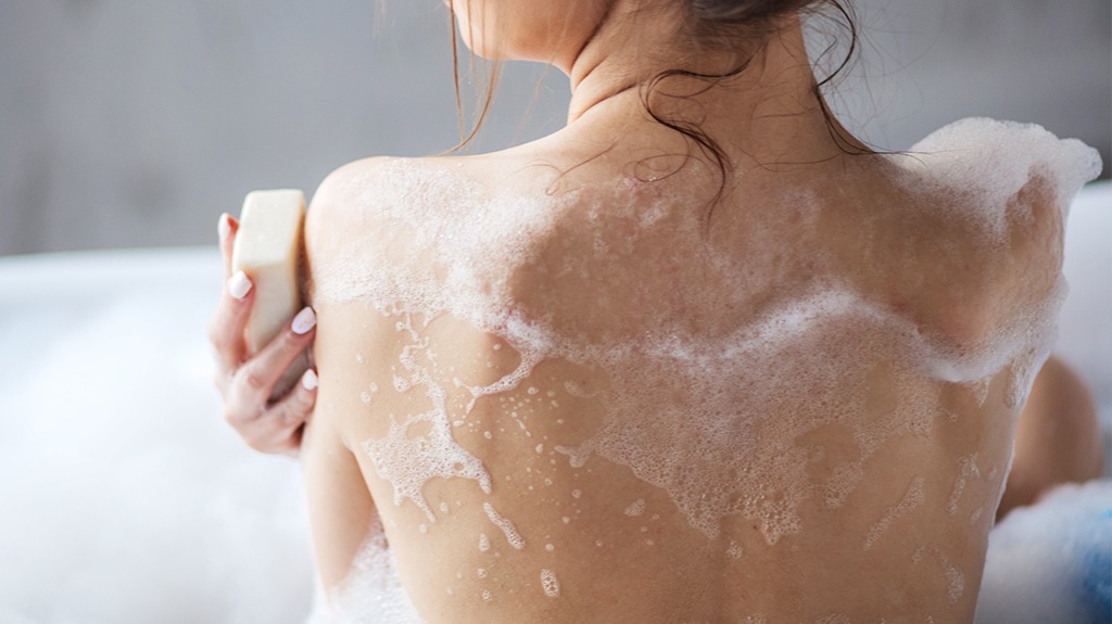 保養知識-綠果學堂-背部肌膚清潔