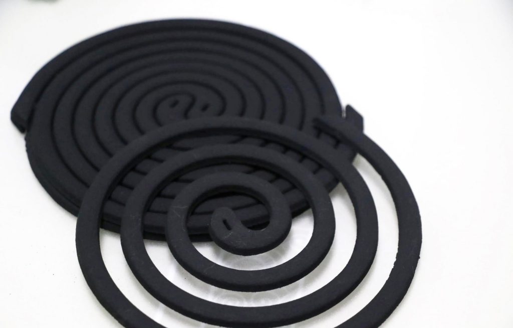 原來蚊香的漩渦狀,是經過精密設計的? | 綠果 GREENCONUT | mosquito coil 0816 scaled 冷知識大全-綠果先生-原來蚊香的漩渦形狀,是經過精密設計的?