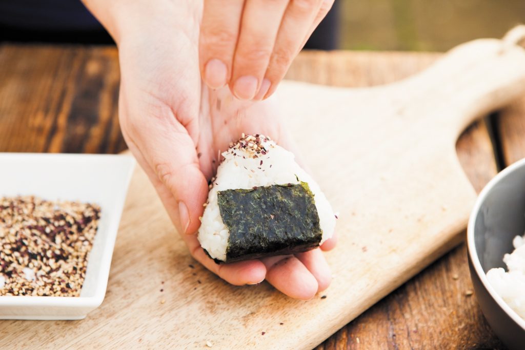 冷知識大全-綠果先生-海苔是日本壽司的靈魂，卻來至賭徒的創意？