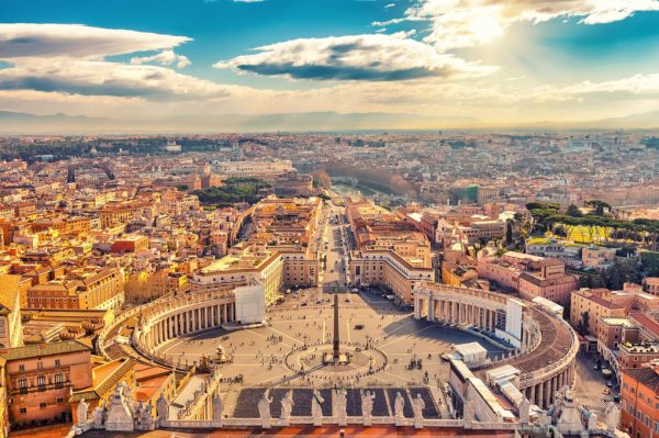 世界最小國家梵蒂岡,從未有人在這出生? | 綠果 GREENCONUT | vatican citizen 1022 冷知識-綠果先生-世界最小國家梵蒂岡,從未有人在這出生?