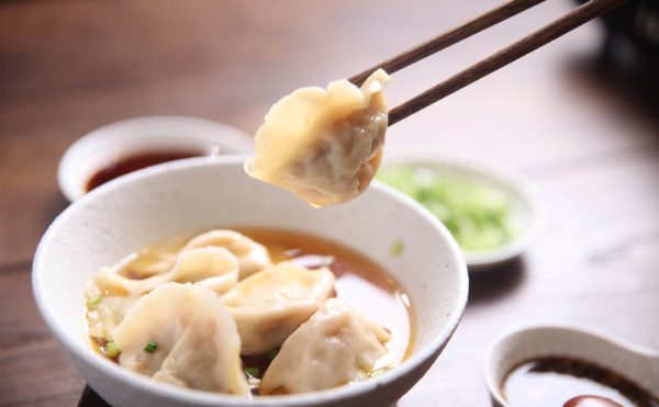 餃子是中國古代醫生,拿來治療爛耳病的? | 綠果 GREENCONUT | earpain dumplings 1108冷知識 冷知識-綠果先生-餃子是中國古代醫生,拿來治療爛耳病的?
