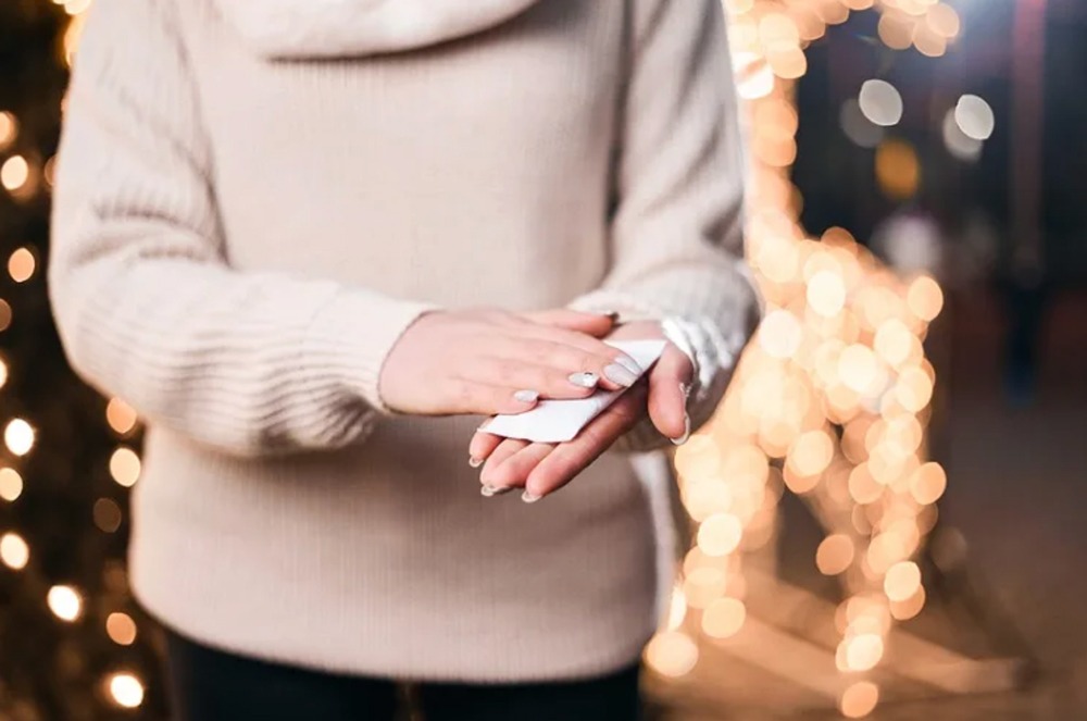 原來我們都把暖暖包放錯位置,所以才不保暖? | 綠果 GREENCONUT | how to use warm bag 1201冷知識 冷知識-綠果先生-原來我們都把暖暖包放錯位置,所以才不保暖?