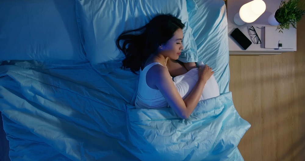 開燈睡覺會變憂鬱、也容易變胖? | 綠果 GREENCONUT | 冷知識372 Shouldnt sleep with light on 冷知識-綠果先生-開燈睡覺會變憂鬱、也容易變胖?