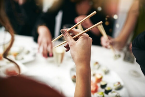 筷子竟藏七情六慾,還能提升孩子智力的神秘學問? | 綠果 GREENCONUT | chopsticks history 397 冷知識-筷子竟藏七情六慾,還能提升孩子智力的神秘學問?